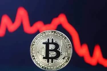 قیمت بیت‌کوین در ۲۰ دقیقه ۲۰۰۰ دلار ریزش کرد