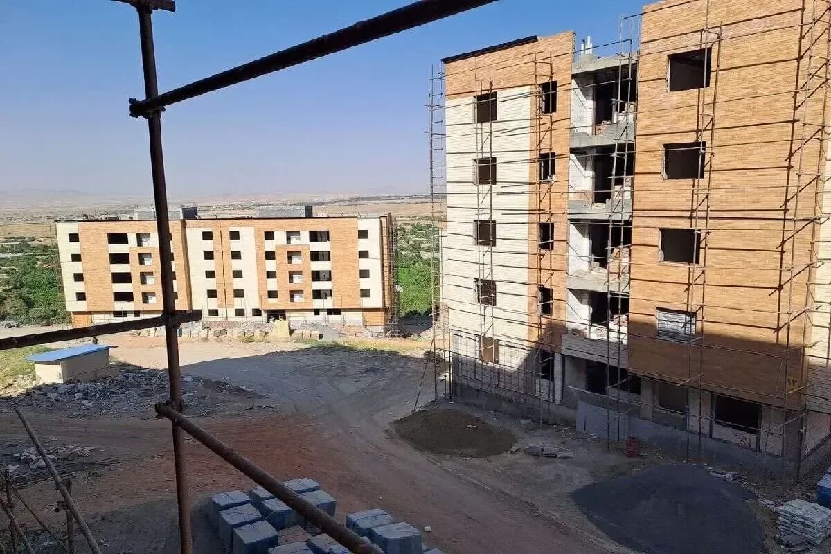 خانه‌دار شدن در تهران ۷۰ ساله شد / چرا خرید خانه هر روز دورتر می‌شود؟