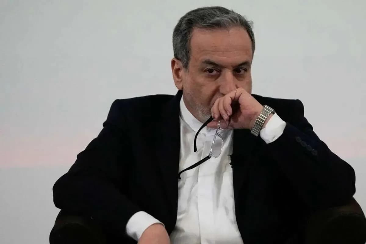 حال بد همسر عراقچی در مراسم خاکسپاری خواهرشوهرش + عکسی که آقای وزیر منتشر کرد
