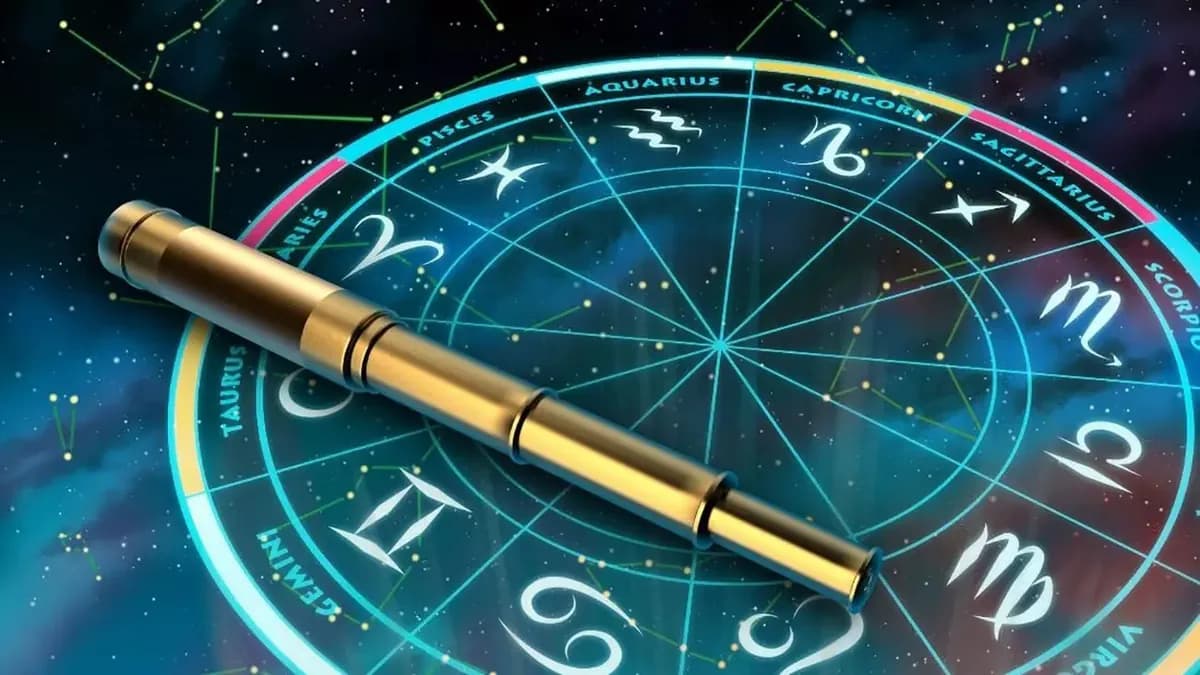 فال حافظ برای متولدین هر ماه؛ از انتظار یک پیام تا آرام شدن دل
