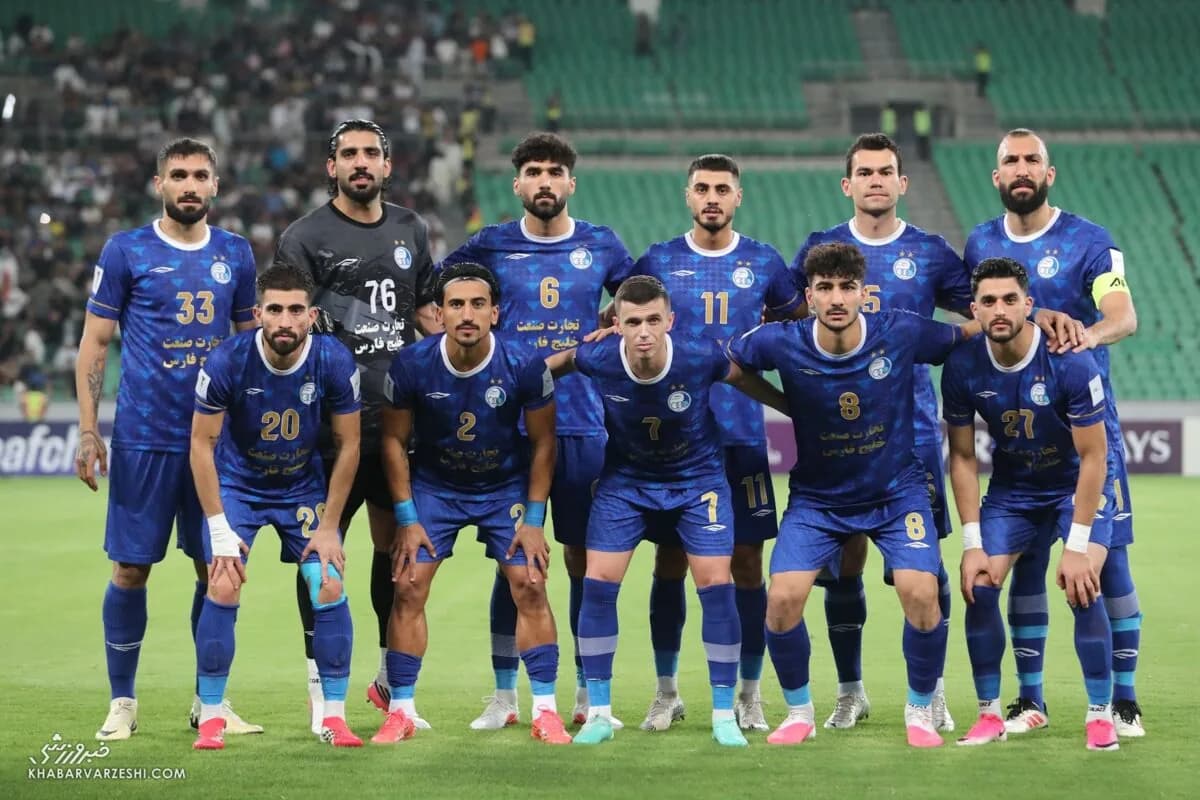 استقلال با ۲ تغییر مقابل تراکتور به میدان می‌رود