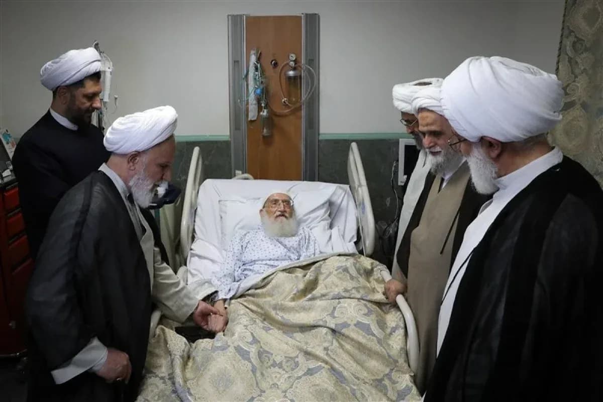 عیادت نمایندگان رهبرمعظم انقلاب از آیت‌الله نوری همدانی